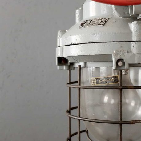 Fabriklampe alt, alte fabriklampe, alte bunkerlampe, bunkerlampe alt, industrielampe alt, alte industrielampe, industriedesign lampe, industrielle lampe, 