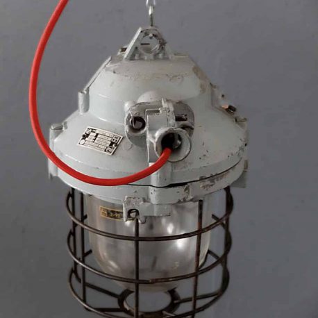 Fabriklampe, Fabriklampe alt, alte fabriklampe, alte bunkerlampe, bunkerlampe alt, industrielampe alt, alte industrielampe, industriedesign lampe, industrielle lampe, 