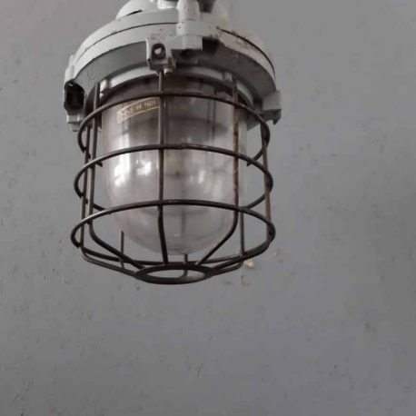 Fabriklampe alt, alte fabriklampe, alte bunkerlampe, bunkerlampe alt, industrielampe alt, alte industrielampe, industriedesign lampe, industrielle lampe, 