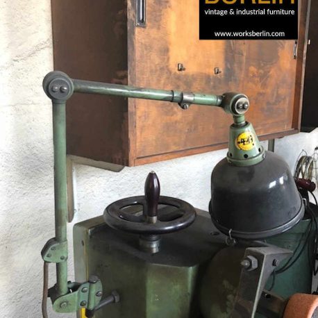 midgard leuchte vintage an der Maschine