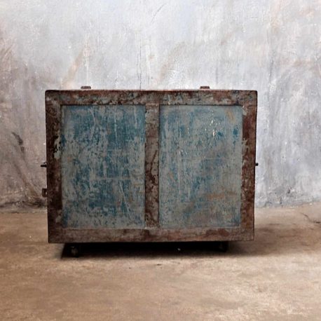 industrieller schrank holz