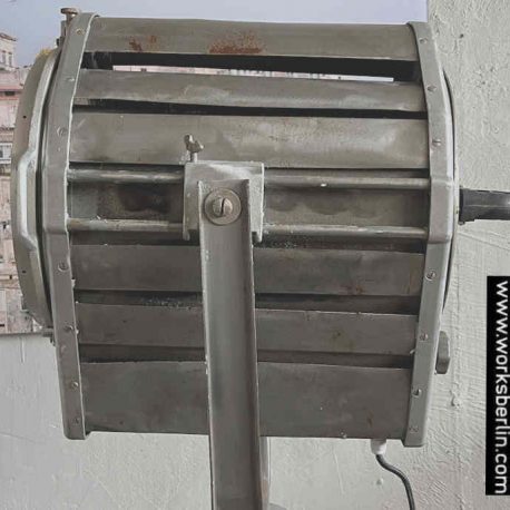 hoehenverstellbares metallstativ filmscheinwerfer vintage