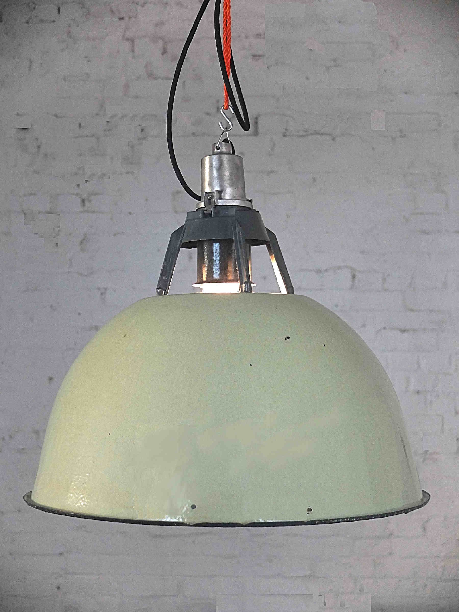 skab Vag Havbrasme fabriklampen vintage grün - restaurierte fabriklampen von Works Berlin