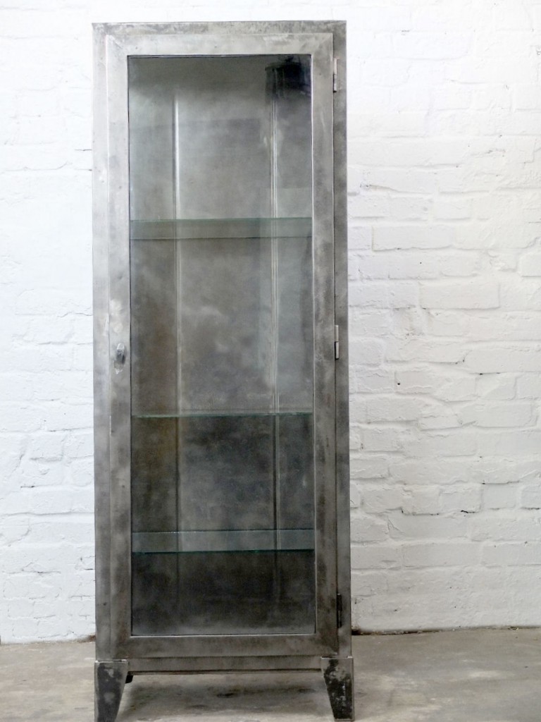 Vintage Industrievitrine/ Arztvitrine