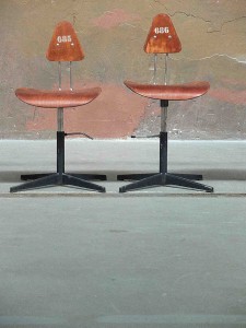 Arzthocker, arzt hocker, vintage metall hocker, metall hocker, höhenverstellbarer metallhocker, höhenverstellbarer arzthocker, arztvitrine, industrielle vitrine, industrie viitrine, shabbby chic vitrine, stahl vitrine, industrie design berlin, industrie design möbel berlin, urban industrial furniture, fabriklampe, fabriklampen, industrielampen, medical cabinet, vintage medical cabinet, vintage industrial furniture, works berlin, worksberlin industriedesign in berlin, arztvitrinen, vintage inndustrie design, shabby chic möbel, loft einrichtungen, möbel design berlin
