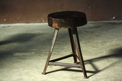 Industriemöbel vintage kaufen online, vintage Industriemöbel jetzt kaufen, Rowac möbel, Rowac Hocker, Works Berlin: Rowac Hocker aufgearbeitet mit burned Sitzfläche