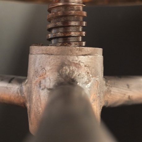 Höhenverstellbare Metallhocker/ Arzthocker im echten Industrie-Design
