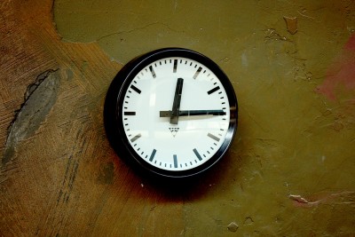 Fabrikuhr vintage - aufgearbeitete, funktionstüchtige vintage Fabrikuhr, fabrikuhr, industrieuhr, industriedesign, industriedesign uhr, loftesign, worksberlin, works berlin, vintage industriedesign, vintge möbel berlin, retro design berlin, www.worksberlin.com, alte wanduhr,, abgebeizter spind, alte industrielle möbel, alter filmscheinwerfer, alter theaterscheinwerfer, ambiente licht, arzt hocker, Arzthocker, arztregal, arztschrank, arztvitrine, arztvitrinen, fabrik spind, fabriklampe, fabriklampen, fabrikstuhl, fabrikstühle, höhenverstellbarer arzthocker, höhenverstellbarer metallhocker, industrial urban furniture, industrie, industrie design, industrie design berlin, industrie design möbel, industrie design möbel berlin, industrie design regal, industrie möbel, industrie scheinwerfer, industrie style, industrie vitrine, industriechic werkbank, industriedesign, industriedesign berlin, industriedesign möbel, industrielampen, industrielemöbel, industrielle möbel, industrielle scherenlampe, industrielle vitrine, industriellemöbel, industrielles design, industrielles regal, industriemöbel berlin, industrieregal, industriestuhl, industriestühle, industrievitrine, loft einrichtungen, loft möbel, loftdesign, medical cabinet, medical cabinet vintage, metall hocker, metallregal vintage, metalspind vintage, möbel design berlin, möbel im industriedeign berlin, möbel industriedesign, rowac, scheinwerfer, scherenlampe industriedesign, shabbby chic vitrine, shabby chic, shabby chic möbel, shabby chic regal, shabbychic möbel, shabbychic regal, stahl vitrine, urban industrial furniture, urban industrial furniture berlin, vintage designmöbel, vintage Filmscheinwerfer, vintage industrial furniture, vintage industriedesign, vintage industrielle möbel, vintage industriespind, vintage inndustrie design, vintage loft einrichtungen, vintage medical cabinet, vintage metall hocker, vintage metall schrank, vintage metallschrank, vintage metallspink, vintage möbel, vintage möbel aus fabriken, vintage scherenlampe, vintage schrank, vintage sideboard, vintage spind, vintage spotlight, vintage theater scheinwerfer, vintage theaterscheinwerfer, vintage tisch, vintage werkbank, vintage workbench, werkbank, worke berlin, works berlin, worksberlin, worksberlin industriedesign in berlin, industrial berlin möbel, industrial berlin tische, industrial berlin regale, urban industrial berlin möbel, urban industrial furniture, fabriklampe, industrielampe, fabrikleuchte, industrieleuchte, industrial berlin tischböcke lampen und industrie design möbel in berlin, urban industrial factory furniture, industrielampen, fabriklampen, industriehocker, werkstatthocker, industriedesign, vintage industriemöbel, vintage industrie möbel, loftdesign, loft design, hocker, werkstatthocker, worksberlin, vintage möbel, industrie design möbel, industrielampen, fabriklampen, industrielampe, fabriklampe, vintage design möbel, vintage deko, arztvitrine, alte arztvitrine, alte industrielampe, alte fabriklampe, vintage industrielampen, vintage fabriklampen, vintage industrielampe, metallschrank, vintage metallschrank, vintage schubladenschrank, vintage aktenschrank, Arbeitsstuhl, Industriestuhl, Arbeitsstühle, Industriestühle, vintage arbeitsstuhl, vintage arbeitsstühle, vintage industriestuhl, vintage industriestühle, industrie chic stuhl, industrie chic stühle, industrielle arbeitsstühle, industrieller arbeitsstuhl, industrielampe, fabriklampe, bunkerlampe, gitterlampe, vintage lampe, industriedesign lampe, industrie design lampe, industrie design, retro lampe, vintage factory lamp, antique factory lamp, factory light, factory, Industrielampe, Fabriklampe aus Aluminium, Loftlampe, Industriedesign, Beleuchtung, Designer Lampe, Designerlampe, Industriestuhl, Arbeitshocker, Arbeitsstuhl, Fabrikstuhl, Fabrikstühle, vintage Stuhl, Drehstuhl, Industrie Drehstuhl, Industrielampe, Industrieleuchte, Bauhauslampe, Emailielampe, Designlampe, worksberlin, vintage lampe, retro lampe, vintage möbel, Industrielampe, Industrieleuchte, Bauhauslampe, Emailielampe, Designlampe, worksberlin, vintage lampe, retro lampe, vintage möbel, industrielampe, fabriklampe, vintage beleuchtung, emaillelampe, vintage deckenlampe, arbeitsbeleuchtung, instala decin, works berlin, worksberlin, vintage möbel, industrie design möbel, vintage industriemöbel, loftdesign,, industrielampe, fabriklampe, vintage beleuchtung, emaillelampe, vintage deckenlampe, arbeitsbeleuchtung, instala decin, works berlin, worksberlin, vintage möbel, industrie design möbel, vintage industriemöbel, loftdesign, industrie stuhl, industriestuhl, arbeitsstuhl, arbeits stuhl, fabrikstuhl, fabrik stuhl, fabrikstühle, industriestühle, industrie chic, industriechic, factory chair, industrial chair, works berlin, worksberlin, industrie regal, industrie design regal, metall regal, metallregal, vintage regal, vintage industrieregal, Vintage Büroablage, vintage industrie möbel, retrao industrie möbel, Industriemöbel vintage, vintage industriemöbel, industrie möbel, design möbel, fabrikdesign, retro industrie möbel, echtes industriedeign, industriechic, Industriemöbel vintage, vintage industriemöbel, industrie möbel, design möbel, fabrikdesign, retro industrie möbel, echtes industriedeign, industriechic, vintage werkbank, vintage workbench, industriedesign möbel, vintage industriedesign, werkbank, worksberlin, industriechic werkbank, loftdesign, vintage werkbank, vintage workbench, industriedesign möbel, vintage industriedesign, werkbank, worksberlin, industriechic werkbank, loftdesign, vintage medical stool, vintage industrial stool, vintage industrial furniture, industriehocker, vintage barhocker, alter medizinhocker, worksberlin, works berlin, industrial furniture, vintage industrial furniture, vintage industriemöbel, vintage industrie möbel, vintage dindustriedesign, loftdesign, vintage stehlmpe, Industriemöbel, vintage industriemöbel, vintage industriedesign, vintage industrie design, retro Möbel, retro indutriedesign, retro industrie design, alter spind, alte spinde, vintage spind, shabby chic schrank, shabby chic spind, vintage locker, vintage cabinet, vintage furniture, vintage industrial furniture, worksberlin, works berlin, industriedesign in berlin, vintage industriedesign in berlin, vintage industriemöbel in berlin, vintage industrie möbel in berlin, Fabriklampe, Emaille Lampe, Factory Lamp Enamel, vintage architektenstuhl, vintage architekten stuhl, vintage drehstuhl, vintage fabrikstuhl, industriestuhl, fabrikstühle, industriestühle, vintage fabriklampe, vintage industrielampen, vintage industriedesign, industrieles design, fabrikdesign, shabby chic, vintage design, vintage möbel berlin, vintage industrie möbel berlin, works berlin, ama elektrik, amaelektrik, Fabriklamen, fabriklampe, industrielampe, industrielampen, fabrik lampe, fabrik lampen, industrie lampe, industriebeleuchtung, industriedesign, industrie design, berlin, worksberlin, shabby chic berlin works berlin, Sprungbock, Sprungböcke, Turnbock, Turnböcke, Hocker, Leder Hocker, Industriedesign, Industrie design, Vintage möbel berlin, Fabrikdesign, Loftdesign, Möbel für Loft, Möbel für Lofts, vinatage industriemöbel, vintage industrie möbel, worksberlin, works berlin, shabbychic, shabby chic, vintage fabriklampe, vintage industrielampe, vintage fabriklampen, vintage industrielampen, factory light, factory lights, industriemöbel, fabrik industriemöbel, vintage industriemöbel, vintage industriedesign, worksberlin, works berlin, vintage möbel berlin, lofteinrichtung, lofteinrichtungen, shabbychic möbel, shabbychic möbel, shabbychic design, Klassische Fabriklampe/ Fabrikleuchte/ Industrielampe, Vintage tischgestell, industrie Tischbein, industrielles Tischgestell, Vintage Industriemöbel, Vintage Industriedesign, Lofteinrichtung, loft design, loft design, vintage industriemöbel, vintage fabrik möbel, fabriklampe, fabriklampen, shabbychic, shabby chic, works berlin, worksberlin, vintage möbel berlin, vintage theaterscheinwerfer, vintage theater scheinwerfer, scheinwerfer, alter theaterscheinwerfer, vintage theaterscheinwerfer, industrie scheinwerfer, industriedesign, industrie design, industrie möbel, industrie style, worke berlin, worksberlin, Fabriklamen, fabriklampe, industrielampe, industrielampen, fabrik lampe, fabrik lampen, industrie lampe, industriebeleuchtung, industriedesign, industrie design, berlin, worksberlin, shabby chic berlin works berlin, Fabriklampe, industrielampe, Fabrikbeleuctung, Industrie design, vintage lampe, retro lampe, worksberlin, fabrikuhr, industrieuhr, industriedesign, industriedesign uhr, loftesign, worksberlin, works berlin, vintage industriedesign, vintge möbel berlin, retro design berlin, www.worksberlin.com, fabriklampe, industrielampe, fabriklampen, industrielampen, industriedesign berlin, vintage industriedesign berlin, industrial vintage, vintage industrial, antik, antique, vintage, furniture, möbel, industrial, finest industrial vintage furniture, industrial vintage, vintage industrial, lighting, Fabriklampen, Industrielampen, interior, home, Einrichtung, design, interior design, rent, verleih, shabby chic, modern, bauhaus, art deco, lighting, light, lamps, lampen, vintage design, industrie möbel, berlin, lofteinrichtung, industriedesign möbel, vintage industriemöbel berlin, vintage industrie möbel berlin, arztschrank, instrumentenschrank, apothekerschrank, , medizinschrank, praxisschrank, zahnarztschrank, metallschrank, werkstatthocker, werkstattstuhl, architektenstuhl, vintage stuhl, arbeitshocker, industriehocker, arbeitsstuhl, bauhaus hocker, arztschrank, arztschreibtisch, bauhaus schreibtisch, schreibtisch metall, metallschreibtisch, schreibtisch, schreibtisch, esstisch eiche, rustikaler tisch, tisch eiche, eichentisch massiv, esstisch massiv, eichentisch antik, eiche massiv, esstisch, tisch, industriechic, industrie chic, industriedesign, möbel industriedesign, shabby chic, shabbychic, abgebeizte arztvitrine, abgebeizter metallschrank, alter spind, vintage industrie möbel, vintage industriedesign, worksberlin, works berlin, urban industrial design berlin, urban industrial furniture berlin, vintage werkbank, werkbank, design werkbank, vintage hobbeltisch, industriedesign werkbank, loftdesign werkbank, vintage industriedesign berlin, vintage industrie design berlin, works berlin, urbaan industrial furniture, vintage urban style, loft style, industrial style, shabby chic, shabbychic, works berlin, industrial vintage, vintage industrial, antik, antique, vintage, furniture, möbel, industrial, finest industrial vintage furniture, industrial vintage, vintage industrial, lighting, Fabriklampen, Industrielampen, interior, home, Einrichtung, design, interior design, rent, verleih, shabby chic, modern, bauhaus, art deco, lighting, light, lamps, lampen, vintage design, industrie möbel, berlin, lofteinrichtung, industriedesign möbel, vintage industriemöbel berlin, vintage industrie möbel berlin, arztschrank, instrumentenschrank, apothekerschrank, , medizinschrank, praxisschrank, zahnarztschrank, metallschrank, werkstatthocker, werkstattstuhl, architektenstuhl, vintage stuhl, arbeitshocker, industriehocker, arbeitsstuhl, bauhaus hocker, arztschrank, arztschreibtisch, bauhaus schreibtisch, schreibtisch metall, metallschreibtisch, schreibtisch, schreibtisch, esstisch eiche, rustikaler tisch, tisch eiche, eichentisch massiv, esstisch massiv, eichentisch antik, eiche massiv, esstisch, tisch, industriechic, industrie chic, industriedesign, möbel industriedesign, shabby chic, shabbychic, abgebeizte arztvitrine, abgebeizter metallschrank, alter spind, vintage industrie möbel, vintage industriedesign, worksberlin, works berlin, urban industrial design berlin, urban industrial furniture berlin, industriedesign, industriemöbel, vintage sitzbank, vintage industriedustriechic, echte industriemöbel, vintage industriemöbel, vintage industrie möbel, vintage urban industrial furniture berlin, shabby chic schrank, shabby chic sitzbank, schabie schick, schabbie chic, vintage industrie schrank, industrie möbel berlin, shabby chic mbel berlin, loft design, loftdesign, loft einrichtung, fabriklampe, fabriklampen, industrielampen, industrie lampe, worksberlin, works berlin, vintage couchtisch, vintge industrial couchtisch, industriedesign, industriemöbel, vintage schrank, vintage schubladenschrank, industriechic, echte industriemöbel, vintage industriemöbel, vintage industrie möbel, vintage urban industrial furniture berlin, shabby chic schrank, shabby chic scubladenschrank, schabie schick, schabbie chic, vintage industrie schrank, industrie möbel berlin, shabby chic mbel berlin, loft design, loftdesign, loft einrichtung, fabriklampe, fabriklampen, industrielampen, industrie lampe, worksberlin, works berlin, vintge fabriklampe, vintage industrielampe, vintage fabriklampe berlin, vintage industrielampe berlin, vintage factory lights, emaillierte fabriklampe, vintage hängelampe, industriedesign berlin, vintage industriedesign berin, vintage fabriklampe berlin, shabby chic, einrichtungen für lofts, works berlin, worksberlin.com, vintage industrieregal, medizinregal, fabrikregal, industriedesign, vintage industriedesign, vintage industrie design, vintage regal, retro regal, industriedeign, vintage industriedesign, vintage möbel berlin, worksberlin, industriemöbel, loftdesign, Tisch, industrieller Tisch, Industriedesign tisch, Arzthocker, arzt hocker, vintage metall hocker, metall hocker, höhenverstellbarer metallhocker, höhenverstellbarer arzthocker, arztvitrine, industrielle vitrine, industrie viitrine, shabbby chic vitrine, stahl vitrine, industrie design berlin, industrie design möbel berlin, urban industrial furniture, fabriklampe, fabriklampen, industrielampen, medical cabinet, vintage medical cabinet, vintage industrial furniture, works berlin, worksberlin industriedesign in berlin, arztvitrinen, vintage inndustrie design, shabby chic möbel, loft einrichtungen, möbel design berlin, Fabriklamen, fabriklampe, industrielampe, industrielampen, fabrik lampe, fabrik lampen, industrie lampe, industriebeleuchtung, industriedesign, industrie design, berlin, worksberlin, shabby chic berlin works berlin, industrielampe, fabriklampe, vintage beleuchtung, emaillelampe, vintage deckenlampe, arbeitsbeleuchtung, instala decin, works berlin, worksberlin, vintage möbel, industrie design möbel, vintage industriemöbel, loftdesign, vintage industriedesign, industrial furniture, arztvitrine, arztschrank, regal, bücherregal, vintage industriemöbel, vintage industrie möbel, worksberlin, industriedesign möbel berlin, loftdesign, vintage industriedesign, industrial furniture, arztvitrine, arztschrank, regal, bücherregal, vintage industriemöbel, vintage industrie möbel, worksberlin, industriedesign möbel berlin, loftdesign, Arzthocker, arzt hocker, vintage metall hocker, metall hocker, höhenverstellbarer metallhocker, höhenverstellbarer arzthocker, arztvitrine, industrielle vitrine, industrie viitrine, shabbby chic vitrine, stahl vitrine, industrie design berlin, industrie design möbel berlin, urban industrial furniture, fabriklampe, fabriklampen, industrielampen, medical cabinet, vintage medical cabinet, vintage industrial furniture, works berlin, worksberlin industriedesign in berlin, arztvitrinen, vintage inndustrie design, shabby chic möbel, loft einrichtungen, möbel design berlin, vintage scherenlampe, scherenlampe industriedesign, industrielle scherenlampe,möbel industriedesign, vintage industriedesign, works berlin, industrial urban furniture, urban industrial furniture berlin, works berlin, vintage scherenlampe, scherenlampe industriedesign, industrielle scherenlampe,möbel industriedesign, vintage industriedesign, works berlin, industrial urban furniture, urban industrial furniture berlin, works berlin, vintage theaterscheinwerfer, vintage theater scheinwerfer, scheinwerfer, alter theaterscheinwerfer, vintage theaterscheinwerfer, industrie scheinwerfer, industriedesign, industrie design, industrie möbel, industrie style, worke berlin, worksberlin, vintage springbock, vintage srungbock, vintage industriedesign, alter springbock, alte turngeräte, industriedesign berlin, industrie design berlin, shabby chic turnbock, vintage industriedesign in berlin für einrichtuungsobjekte, industriedesign, industrieller design, industrielles design, vintage urban furniture, urban industrial furniture, works berlin, vintage springbock, vintage srungbock, vintage industriedesign, alter springbock, alte turngeräte, industriedesign berlin, industrie design berlin, shabby chic turnbock, vintage industriedesign in berlin für einrichtuungsobjekte, industriedesign, industrieller design, industrielles design, vintage urban furniture, urban industrial furniture, works berlin, Fabriklampe, Industrielampe, Fabriklampen, Industrielampen, vintage industriedesign möbel, vintage industrie design möbel, vintage möbel berlin, retro möbel berlin, loftmöbel, loft möbel, besondere lampen, shabby chic möbel berlin, industrial möbel berlin, industrial furniture style, vintage industrial style berlin, möbel berlin, furniture berlin, vintage furniture design berlin, echtes industriedeisgn möbel, retro chic, retro möbel, retro furniture, works berlin fabriklampen und möbel im echhten industriedesign, Tisch, industrieller Tisch, Industriedesign tisch, Arzthocker, arzt hocker, vintage metall hocker, metall hocker, höhenverstellbarer metallhocker, höhenverstellbarer arzthocker, arztvitrine, industrielle vitrine, industrie viitrine, shabbby chic vitrine, stahl vitrine, industrie design berlin, industrie design möbel berlin, urban industrial furniture, fabriklampe, fabriklampen, industrielampen, medical cabinet, vintage medical cabinet, vintage industrial furniture, works berlin, worksberlin industriedesign in berlin, arztvitrinen, vintage inndustrie design, shabby chic möbel, loft einrichtungen, möbel design berlin, industrieschreibtisch, vintage spind, vintage schrank, vintage industriespind, industriedesign, arztschrank, industrie design, shabby chic, fabrik spind, abgebeizter spind, metalspind vintage, vintage metallspink, vintage metallschrank, vintage metall schrank, works berlin, industriemöbel berlin, möbel im industriedeign berlin, loftdesign, industrielook, worksberlin, vintage scherenlampe, scherenlampe industriedesign, industrielle scherenlampe,möbel industriedesign, vintage industriedesign, works berlin, industrial urban furniture, urban industrial furniture berlin, works berlin, midgard