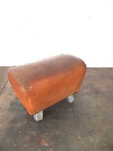 Sprungbock, Sprungböcke, Turnbock, Turnböcke, Hocker, Leder Hocker, Industriedesign, Industrie design, Vintage möbel berlin, Fabrikdesign, Loftdesign, Möbel für Loft, Möbel für Lofts, vinatage industriemöbel, vintage industrie möbel, worksberlin, works berlin, shabbychic, shabby chic