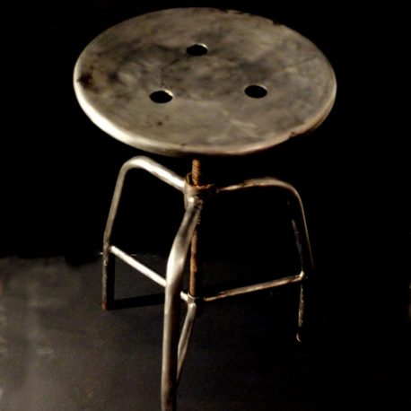 Höhenverstellbare Metallhocker/ Arzthocker im echten Industrie-Design