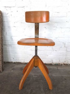 Architektenstuhl - vintage Fabrikstuhl und Industriemöbel von works berlin