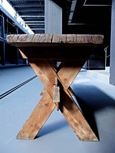 vintage holztisch, industrieller Holztisch, shabby chic holztisch, shabby tisch, vintage Tisch, industrieller Tisch, vintage Gelenklampe, vintage Fabriklampe, Industriedesign möbel