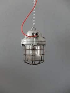 Fabriklampe/ Bunkerlampe, Fabriklampe alt, alte fabriklampe, alte bunkerlampe, bunkerlampe alt, industrielampe alt, alte industrielampe, industriedesign lampe, industrielle lampe,