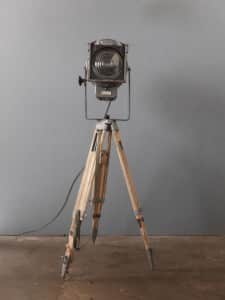 Vintage Scheinwerfer - echte Fabriklampen von works Berlin, Vintage Scheinwerfer, Filmscheinwerfer alt, Theaterscheinwerfer alt, Fabriklampen alt, Industrielampen alt, industriedesign Möbel, Vintage theater Projektor, factory lights, industrial furniture,