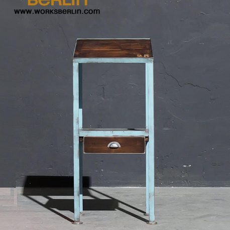 Industriepult, industrielles pult, industrieller pult, industriemöbel, industriedesign möbel, vintage industriedesign, möbel industriedesign, vintage industriedesign möbel, works berlin, industrial urban furniture, urban industrial furniture berlin, works berlin, www.worksberlin.com, industrial furniture, vintage industrial furniture, original vintage industrial furniture worksberlin