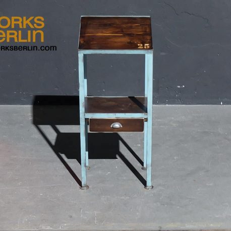 Industriepult, industrielles pult, industrieller pult, industriemöbel, industriedesign möbel, vintage industriedesign, möbel industriedesign, vintage industriedesign möbel, works berlin, industrial urban furniture, urban industrial furniture berlin, works berlin, www.worksberlin.com, industrial furniture, vintage industrial furniture, original vintage industrial furniture worksberlin
