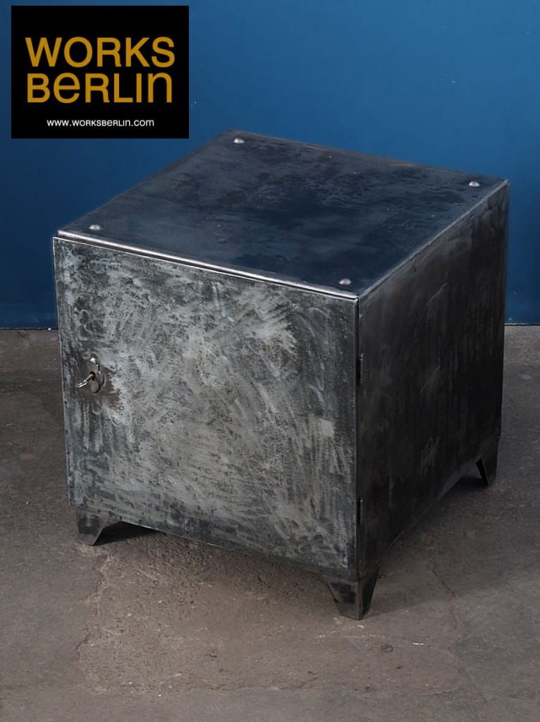 Vintage Metallschrank