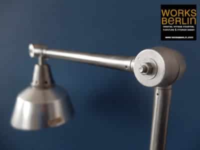 Fabriklampen Diese Fabriklampe/ Gelenklampe ist perfekt restauriert. vintage scherenlampe, vintage industrielle scherenlampe, industriedesign möbel berlin, industriemöbel