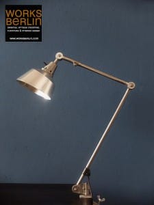 Fabriklampen Diese Fabriklampe/ Gelenklampe ist perfekt restauriert. vintage scherenlampe, vintage industrielle scherenlampe, industriedesign möbel berlin, industriemöbel