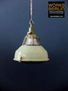 Vintage Fabriklampen von worksberlin.com - feinste Fabriklampen Auswahl, vintage fabriklampen, Fabriklampen, industrielampen, vintage factory lights, vintage industrial lights, vintage factory lamps, alte fabriklampen kaufen