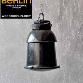 worksberlin.com restauriert und verkauft echte fabriklampen, einzelne fabriklampen, industrielampen, industrieleuchten und echte vintage industriemöbel