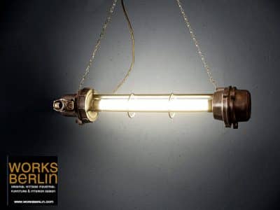 Diese alte Neonleuchte wurde in der UdSSR der 60er Jahre hergestellt und befindet sich in einem hervorragenden Zustand., Vintage Neonleuchte, vintage neonlampe kaufen, alte neonleuchte, industrielle neonleuchte, fabriklampen kaufen, alte fabriklampen kaufen, echte industrieleuchten kaufen, vintage neon lights, industrial furniture online and in berlin