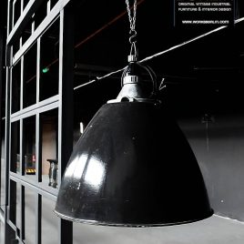 Fabriklampen, Diese vintage Fabriklampen können Sie bei worksberlin.com kaufen. Sie sind aus emailliertem Stahl hergestellt. Exklusive vintage Industrieleuchten eignen sich perfekt zum Beleuchten besonderer Räume.