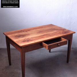 Vintage Industriemöbel: klassischer Schreibtisch alt im echten Industriedesign., Industriemöbel gebraucht - worksberlin.com kaufen