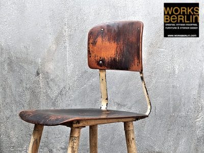 Fabrikstuhl Industriemöbel - Vintage Industriemöbel und Fabriklampen von worksberlin.com . WorksBerlin restauriert und verkauft Industriemöbel, Fabriklampen.