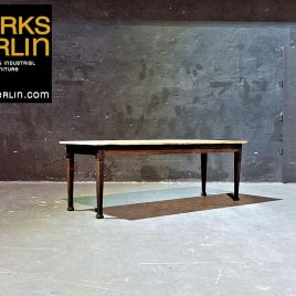 Industrietisch aus Holz - worksberlin.com restauriert und verkauft echte Industriemöbel wie Industrietische, fabriktische, Industrieregale