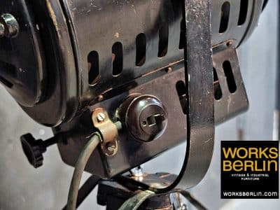 Vintage Filmscheinwerfer, Filmscheinwerfer, Filmscheinwerfer, filmscheinwerfer alt, filmscheinwerfer retro, industrial filmscheinwerfer, theaterscheinwerfer vintage, theaterscheinwerfer alt, filmscheinwerfer kaufen, fabriklampen, fabriklampe, fabriklampen vintage, industrielampen, industrielampen vintage, industrial lampen, industrial stehlampen, industrial chic stehlampen, industrial hängelampen, fabriklampen online, fabriklampe online, fabriklampen online kaufen, filmscheinwerfer online kaufen, industriebeleuchtung für gastronomie, industrial beleuchtung gastronomie