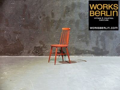 Ton Stühle gebraucht bei worksberlin.com kaufen. Unsere gebrauchten vintage Möbel, wie Designer Stühle, Fabrikstühle, Industrielampen, fabriklampen, Holzstühle, Industrietische, Industrietisch