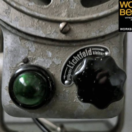 Vintage Stehlampe - einfach einen vintage Filmscheinwerfer als Stehlampe verwenden