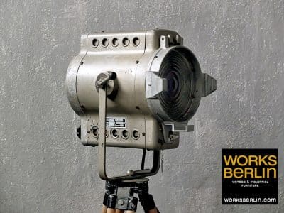 Filmscheinwerfer als vintage Stehleuchte