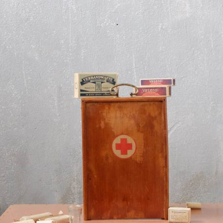 [45+] Medizinschrank Holz Vintage