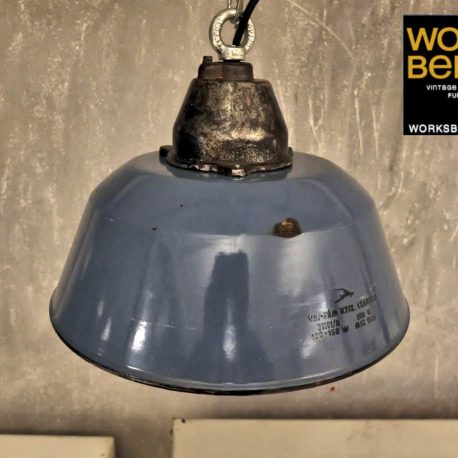 Vintage emaillierte blaue Fabriklampe - hergestellt in Ungarn der 60er Jahre