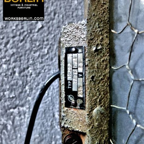 Detail vintage Bunkerlampe/ Fabriklampe