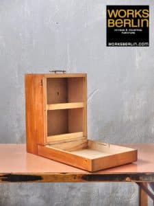 Vintage Medikamentenschrank alt
