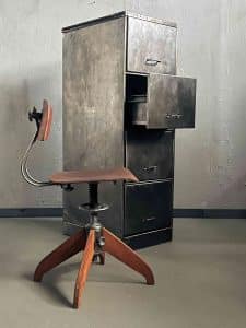 Industrieller vintage Schubladenschrank