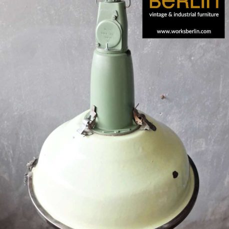 Alte Fabriklampen im Industrial Style - echt aus den 70ern, restauriert