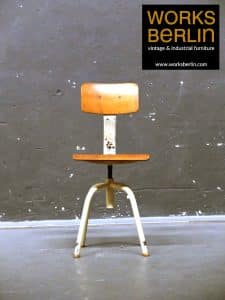 Frontansicht Fabrikstuhl vintage - Industrial Style Möbel
