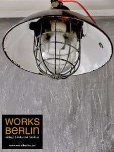 Vintage Bunkerlampe mit schwarzem Schirm