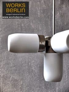 Fabriklampen alt kaufen: dieser besondere industrielle Kronleuchter ist ein typisches Beispiel für die klare Formsprache der Industriedesign Lampen