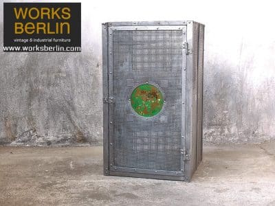 Industrieller Metallschrank Kommode Vintage