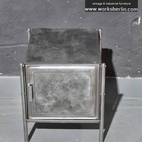 Industriemöbel alt kaufen: vintage Metallschrank
