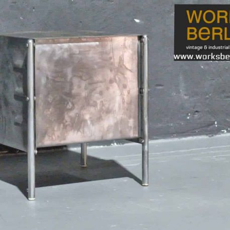 Industrieregal als Nachttisch, Beistelltisch - vintage Industrial Style