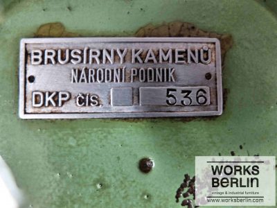 Detail alte Fabrikhocker - Industriemöbel