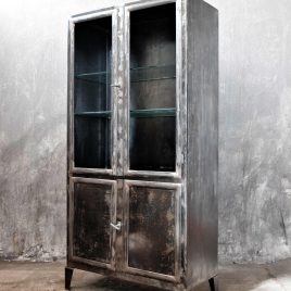 Antiker Arztschrank aus Metall - Vitrinenschrank Arztschrank Arztvitrine