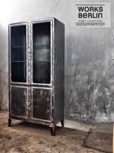 antiker arztschrank metall
