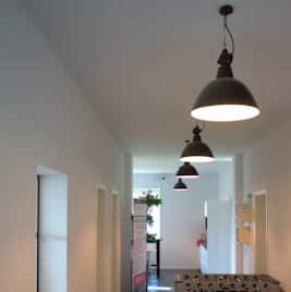 Industrielampen, Fabriklampen eingesetzt in einem Office-Projekt